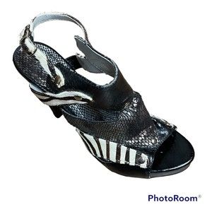 BKE Woman’s Snakeskin / Zebra Printed Classic Chic Heels Size 8 1/2